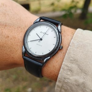 (Lc2) Le Chat ladies / teenagers black leather strap watch