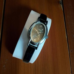 (Lc20) Le Chat ladies/teens leather strap dress watch