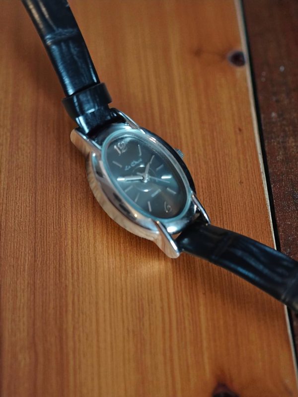 (Lc20) Le Chat ladies/teens leather strap dress watch - Image 5