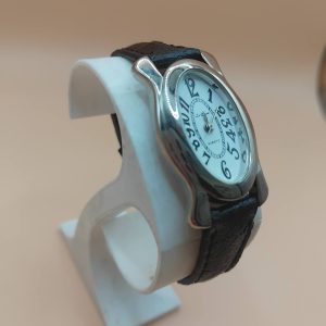 (Lc35) Le Chat ladies/teens leather strap dress watch