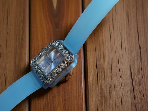(Lc22) Le Chat ladies/teens blue silicone strap watch with rhinestones - Image 4
