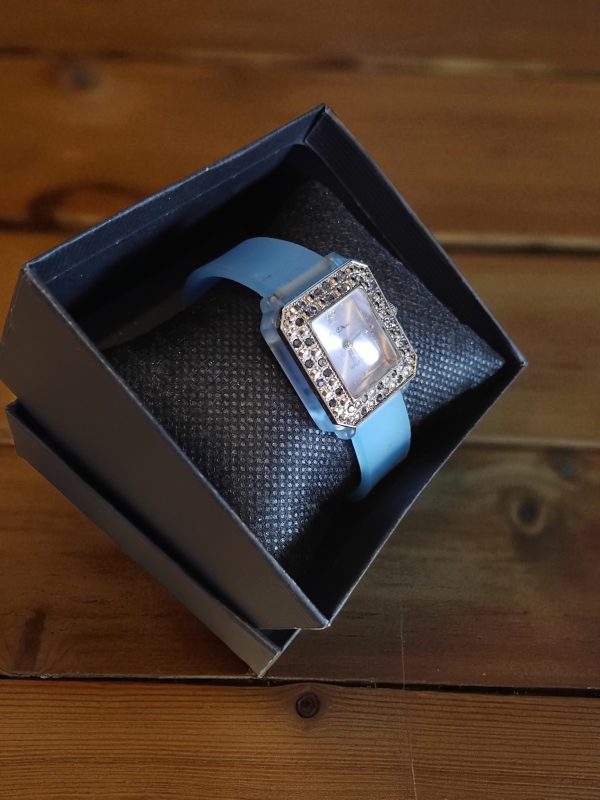 (Lc22) Le Chat ladies/teens blue silicone strap watch with rhinestones - Image 2