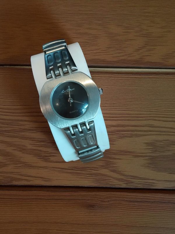 (Lc27) Le Chat ladies/teens brushed stainless steel expandable strap watch - Image 4