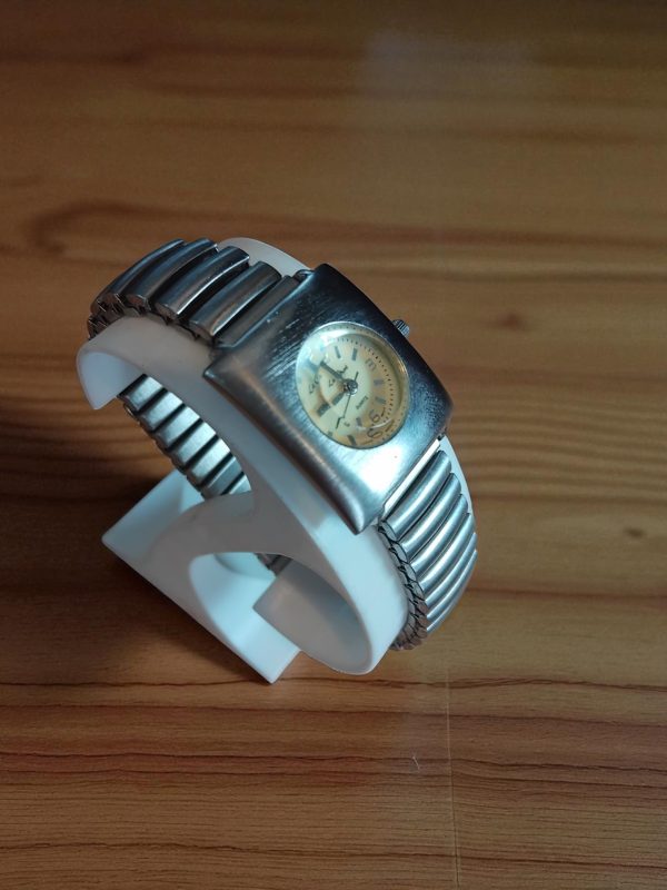 (Lc30) Le Chat ladies/teens brushed stainless steel expandable strap watch