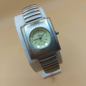 (Lc30) Le Chat ladies/teens brushed stainless steel expandable strap watch