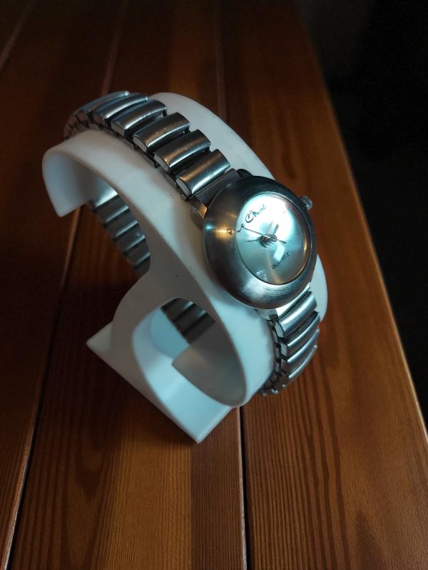 (Lc31) Le Chat ladies/teens brushed stainless steel expandable strap watch