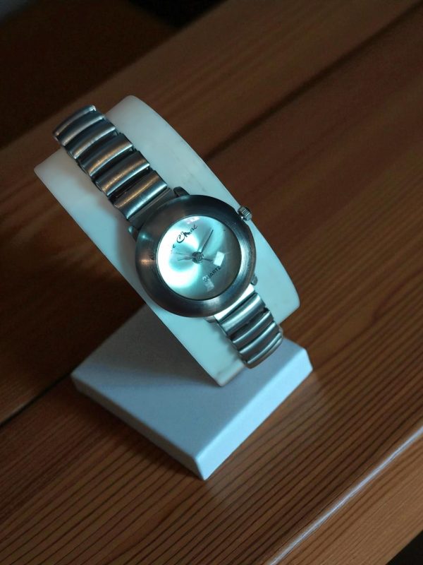 (Lc31) Le Chat ladies/teens brushed stainless steel expandable strap watch - Image 3