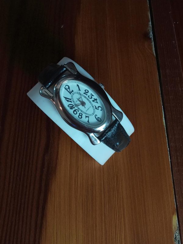 (Lc35) Le Chat ladies/teens leather strap dress watch - Image 3