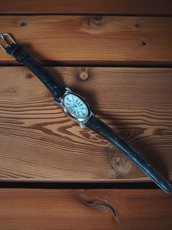 (Lc35) Le Chat ladies/teens leather strap dress watch - Image 4
