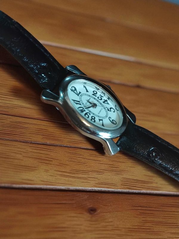 (Lc35) Le Chat ladies/teens leather strap dress watch - Image 5