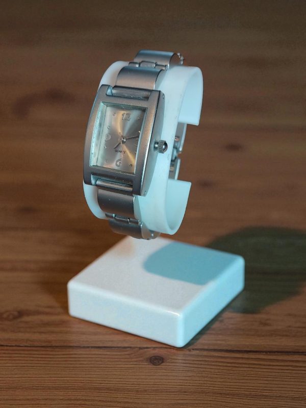 (Lc38) Le Chat ladies/teens brushed stainless steel small wrist watch - Image 4