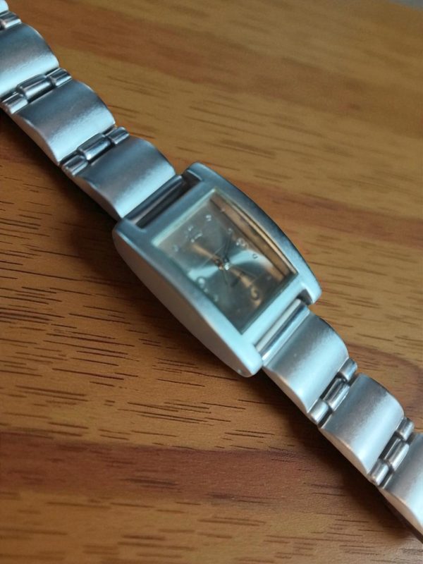 (Lc38) Le Chat ladies/teens brushed stainless steel small wrist watch - Image 6