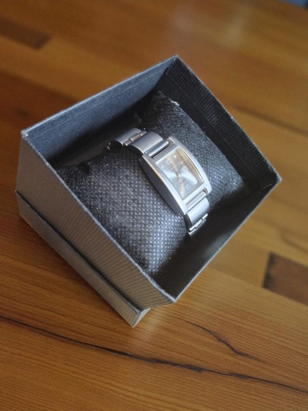(Lc38) Le Chat ladies/teens brushed stainless steel small wrist watch - Image 2