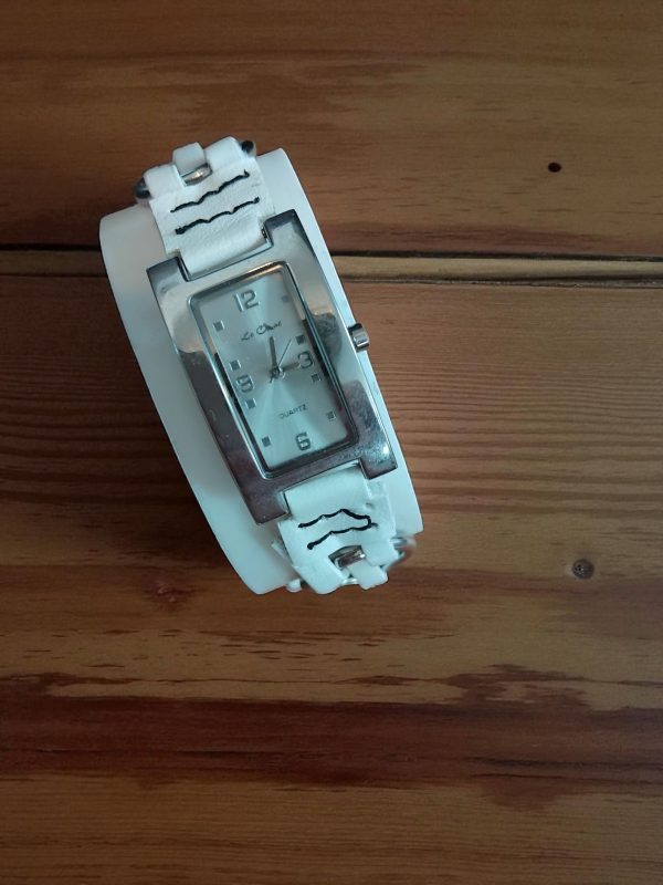 (Lc4) Le Chat ladies / teenagers plaid white leather strap watch - Image 4