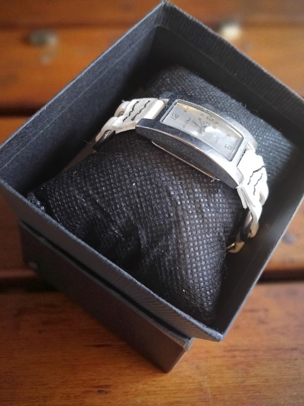 (Lc4) Le Chat ladies / teenagers plaid white leather strap watch - Image 2