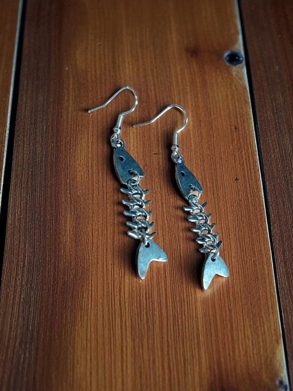 (E40) Unisex goth punk fish bone pair of earrings - Image 3
