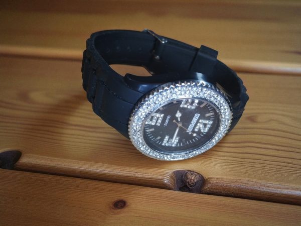(MW40) Gents/Ladies Cosmopolitan heavy duty silicone strap watch - Image 4