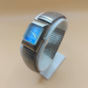 (Lc40) Le Chat ladies/teens stainless steel expandable strap watch