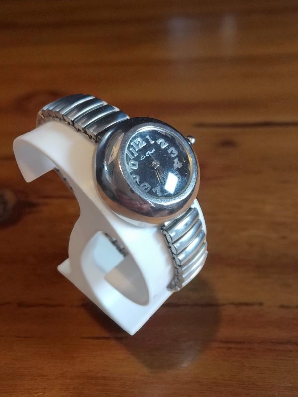 (Lc41) Le Chat ladies/teens stainless steel expandable strap watch - Image 3