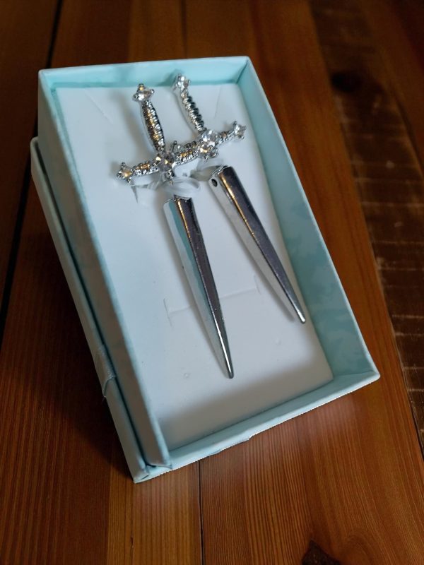(E44) Unisex adult/teens Sword goth style earrings - Image 3