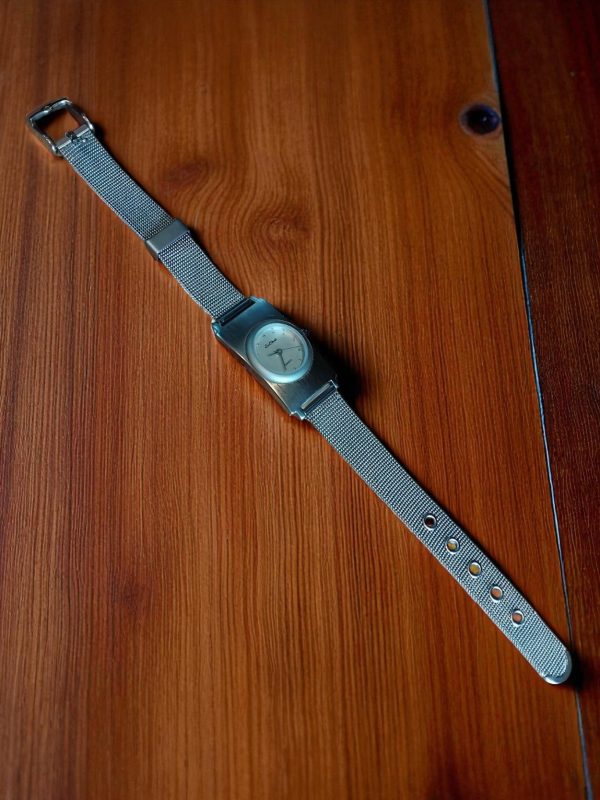 (Lc46) Le Chat ladies/teens brushed stainless steel strap watch - Image 3