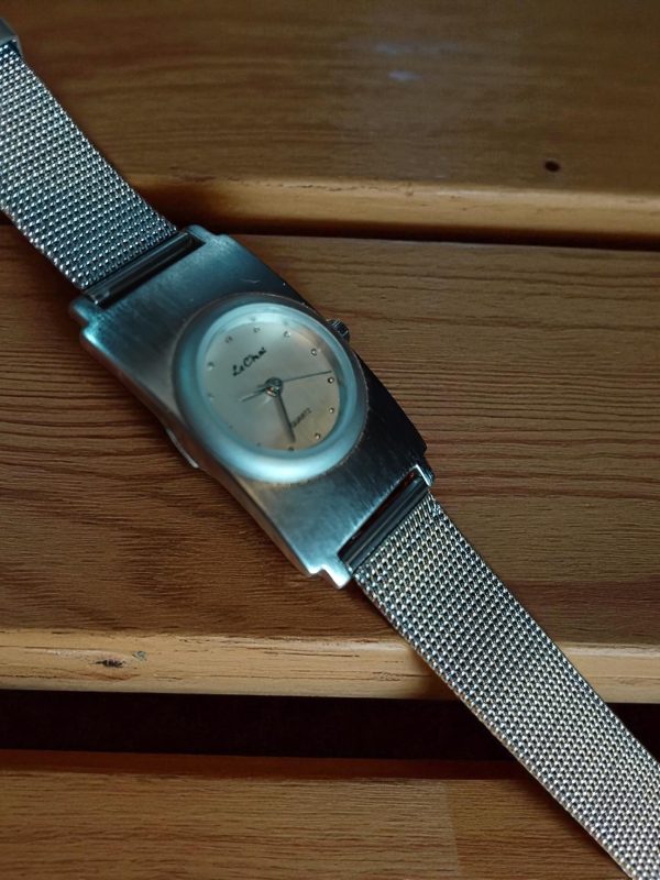 (Lc46) Le Chat ladies/teens brushed stainless steel strap watch - Image 4