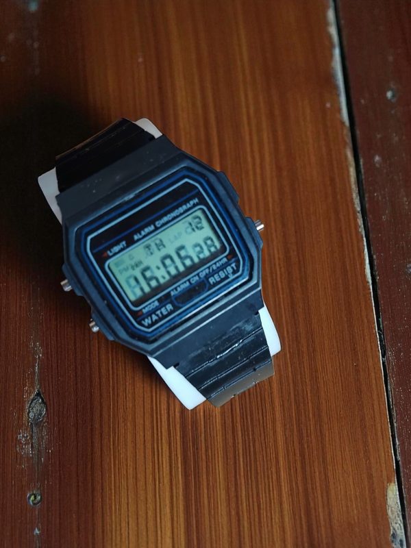 (MW46) Gents/Ladies/Teenager Digital watch with silicone strap - Image 3