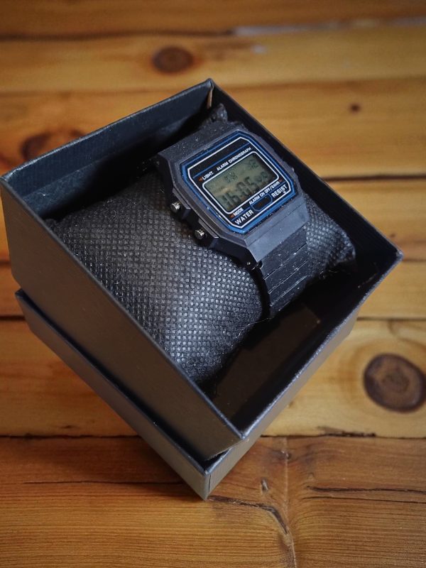 (MW46) Gents/Ladies/Teenager Digital watch with silicone strap - Image 2