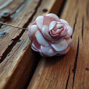 (LP5) Pink larger silk flower design lapel / hat pin