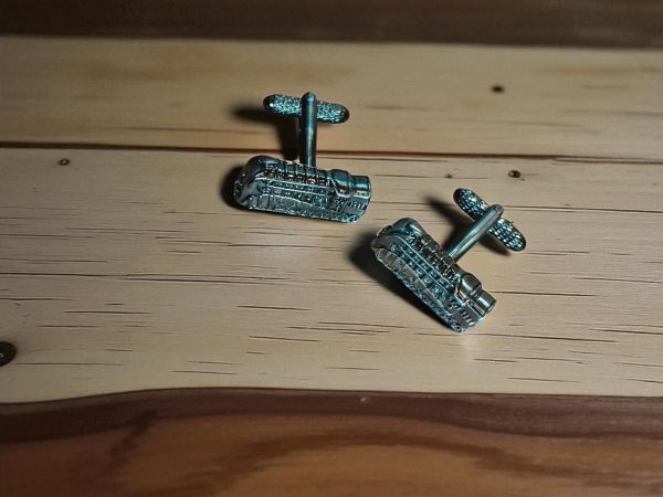 (Cf5) pair of engine train cufflinks