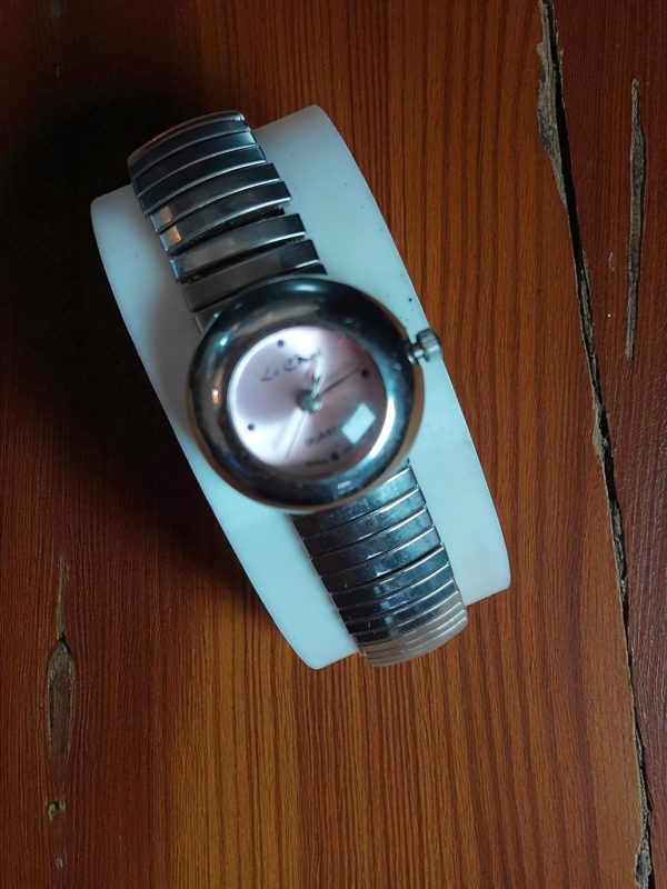 (Lc50) Le Chat ladies/teens Small face on expandable stainless steel strap watch - Image 4