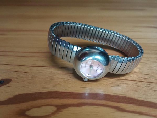 (Lc50) Le Chat ladies/teens Small face on expandable stainless steel strap watch - Image 5