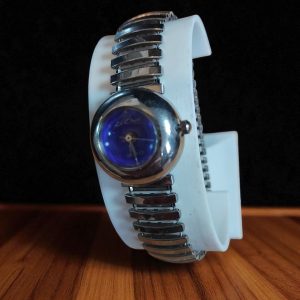 (Lc50) Le Chat ladies/teens Small face on expandable stainless steel strap watch