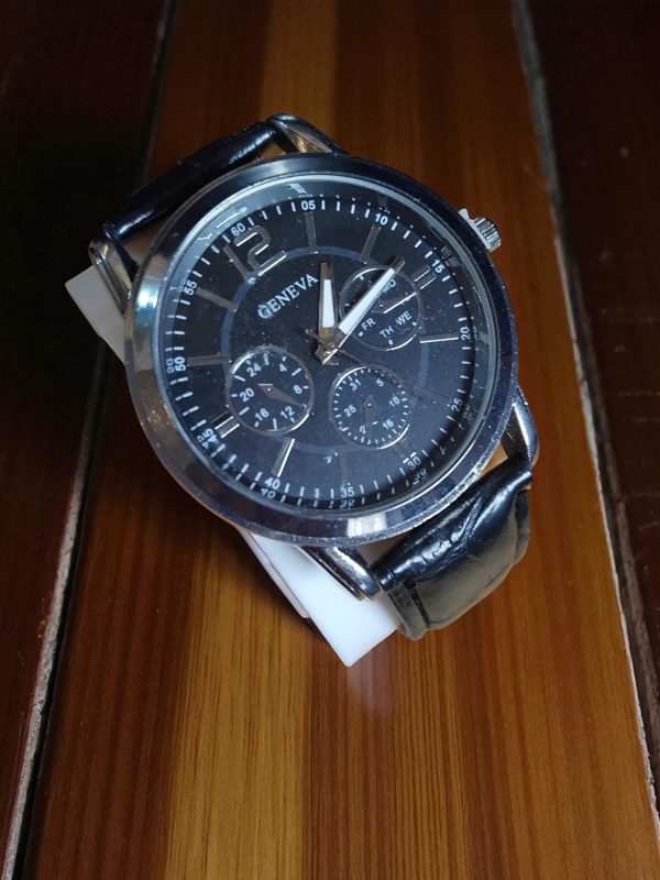 (MW51) Gents/Teenagers Geneva black leather strap watch - Image 3