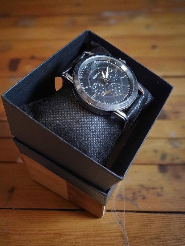 (MW51) Gents/Teenagers Geneva black leather strap watch - Image 2