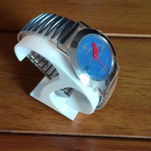 (Lc52) Le Chat adults/teens on expandable stainless steel strap watch