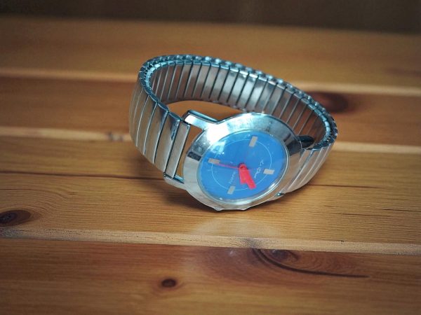 (Lc52) Le Chat adults/teens on expandable stainless steel strap watch - Image 4