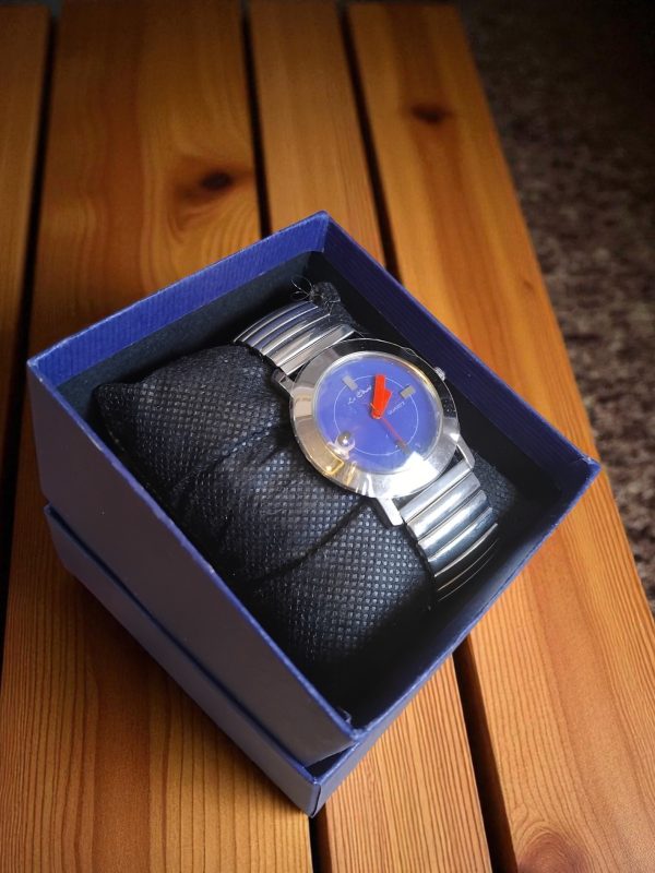 (Lc52) Le Chat adults/teens on expandable stainless steel strap watch - Image 2
