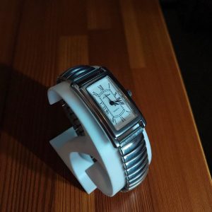 (Lc54) Le Chat Ladies/teens on expandable stainless steel strap watch