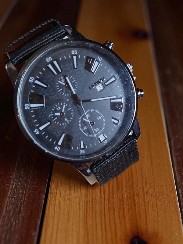 (MW55) Gents/Teenagers ribbed material strap watch with date function