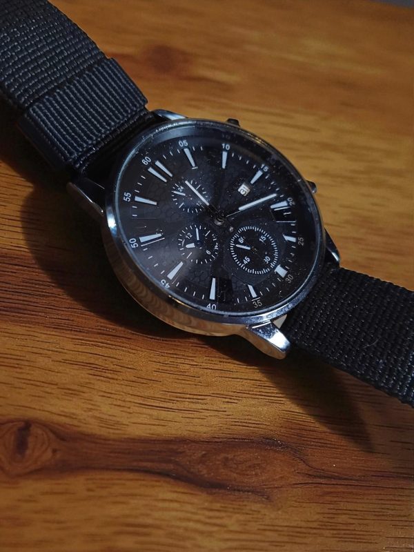 (MW55) Gents/Teenagers ribbed material strap watch with date function - Image 5
