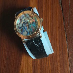(Lc55) Le Chat Ladies/teens shiny black leather strap watch