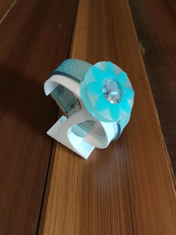 (Lc58) Ladies / teens silicone flower face and strap watch