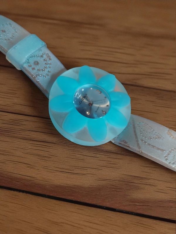 (Lc58) Ladies / teens silicone flower face and strap watch - Image 4