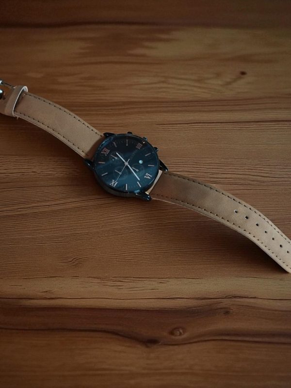 (MW58) Gents/Teenagers Geneva leather strap watch with date function - Image 5