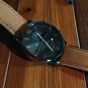 (MW58) Gents/Teenagers Geneva leather strap watch with date function