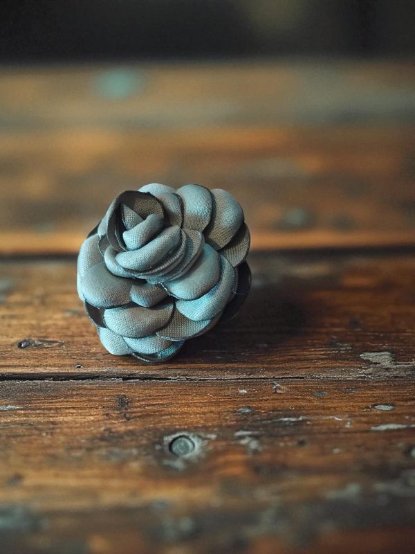 (LP6) Grey silk flower design lapel / hat pin - Image 2