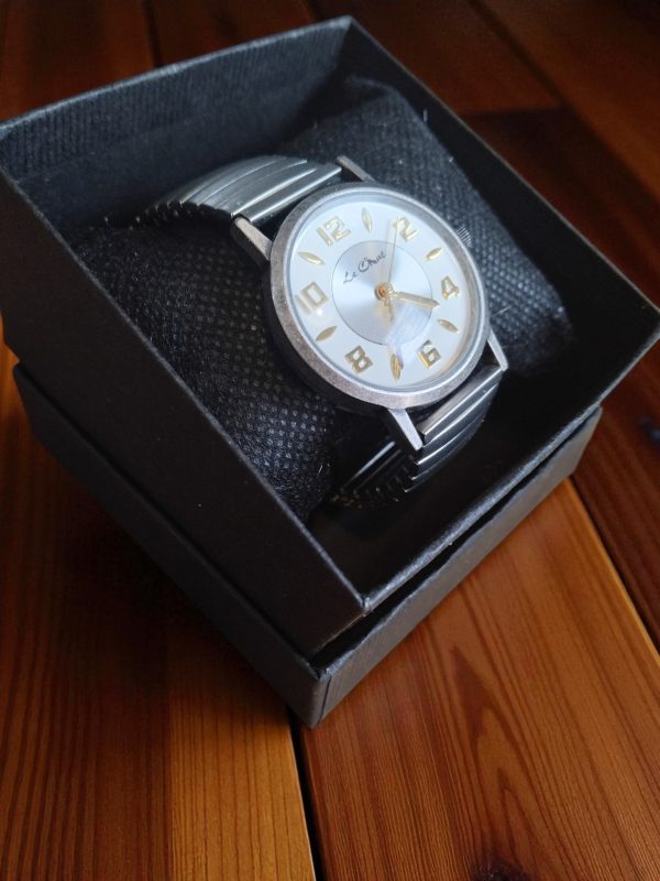 (Lc6) Le Chat ladies / gents expandable stainless steel watch - Image 2