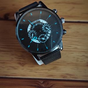 (MW60) Gents/Teenagers Geneva stainless steel watch with date function