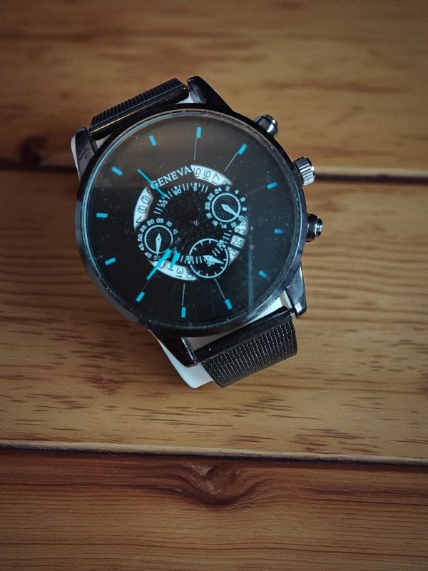 (MW60) Gents/Teenagers Geneva stainless steel watch with date function
